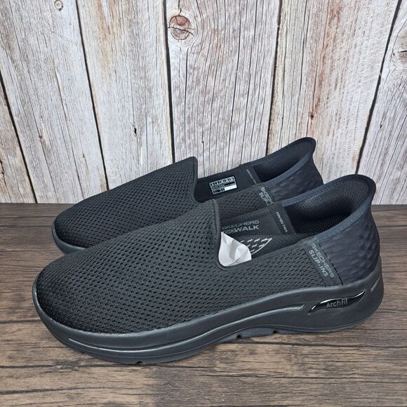 Skechers Shoes - Skechers Slip Ins Go Walk Archfit Sneaker Women's Sz 9 All Black 124879 (GUC)